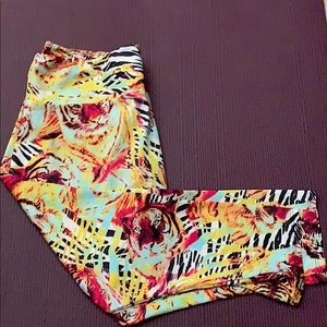 “Onzie” multicolored mid-rise Capri legging